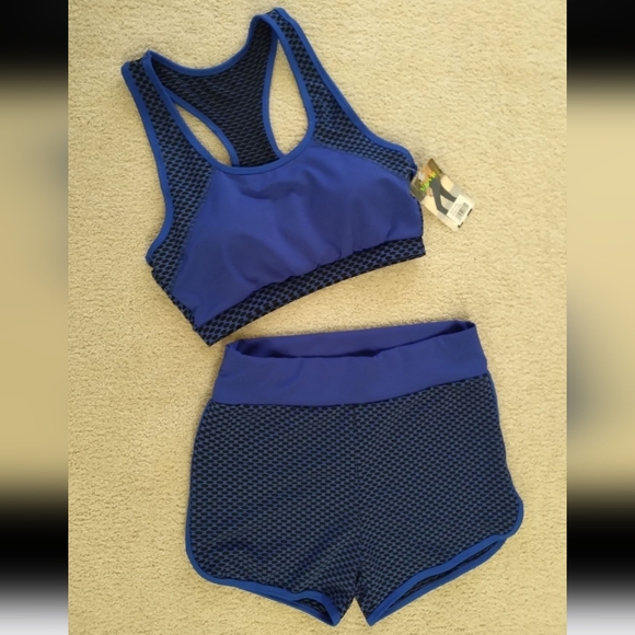 NEW 2-Piece Sports Bra and High Waist Yoga Shorts Set - Picture 4 of 6